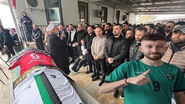 Silahlı kavgada ölen futbolcu toprağa verildi