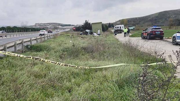 Büyükçekmece'de otomobil bariyerlere çarptı: 2 ölü