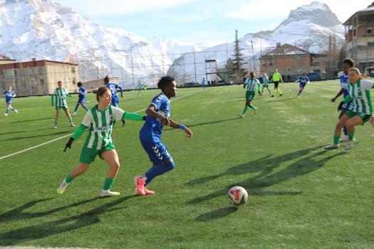 Hakkarigücü evinde berabere kaldı