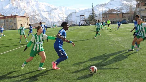 Hakkarigücü evinde berabere kaldı