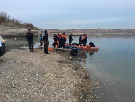 Adıyaman'da tekne alabora oldu; 4 kişi kurtarıldı, 1 kişi aranıyor