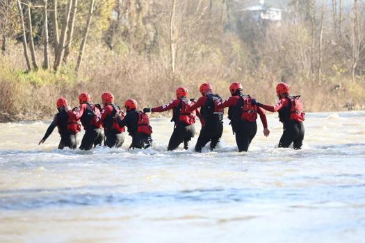 Arama kurtarma ekiplerinden çayda sel tatbikatı