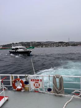 İstanbul - İstanbul Boğazı'nda sürüklenen tekne kurtarıldı