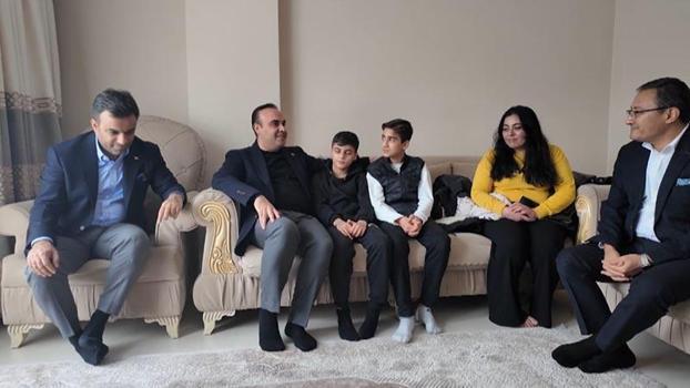 Buldukları milyonluk altını sahibine teslim eden “altın kalpli” çocuklar ilk kez konuştu