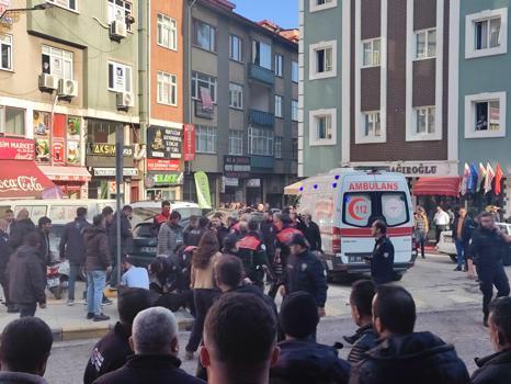Trabzon'da bıçaklı kavga; 1'i ağır 8 yaralı