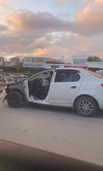 İstanbul - Başakşehir'de kapısı olmayan otomobille trafikte seyreden sürücü kamerada