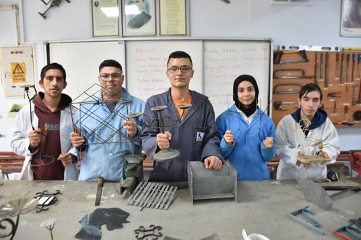 Metal, özel öğrencilerin ellerinde şekilleniyor