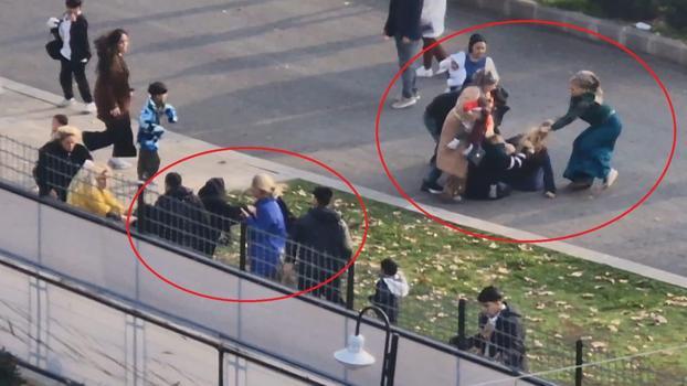 Adliye önünde tekmeli-yumruklu kavga kamerada