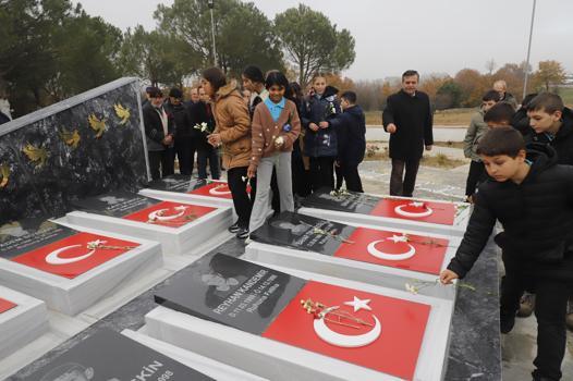 Edirne’de yenilenen ‘Eğitim Şehitleri Anıtı’ törenle açıldı