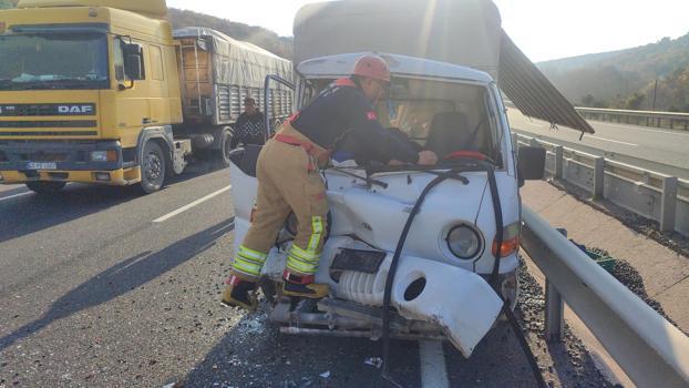Akhisar’da kamyonet ile TIR çarpıştı: 1 yaralı