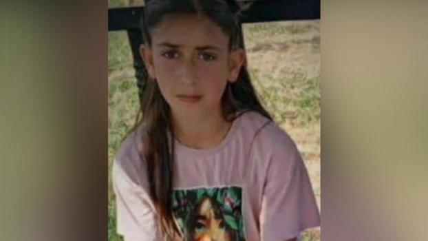 Okulda sürücüsünün geri manevra yaptığı hafif ticari aracın çarptığı Medine öldü