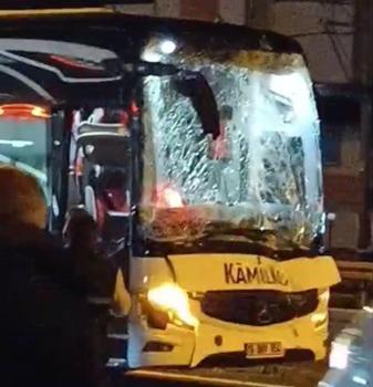 Yolcu otobüsü ile midibüs çarpıştı; 1 yaralı