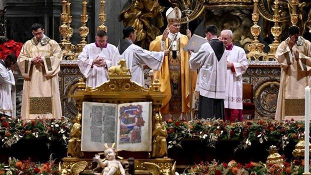 Papa 14’üncü Leo, Vatikan'da ilk kez Noel ayini yönetti
