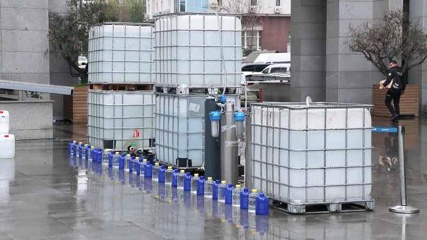 İstanbul, Tekirdağ ve Antalya'da ele geçirilen 45 bin ton kaçak alkol emniyette sergilendi