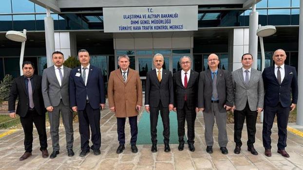 Bakan Uraloğlu, Türkiye Hava Trafik Kontrol Merkezi'ni ziyaret etti