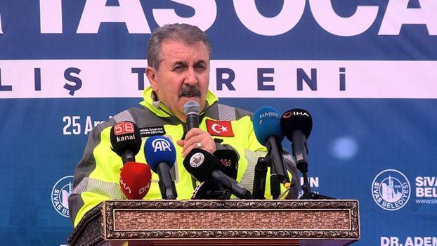 Destici: Şehit liderimizin davası dimdik ayaktadır