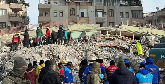 78 kişinin öldüğü Hakimbey Apartmanı davasında 4 sanık ceza aldı, 2 sanığa ise beraat