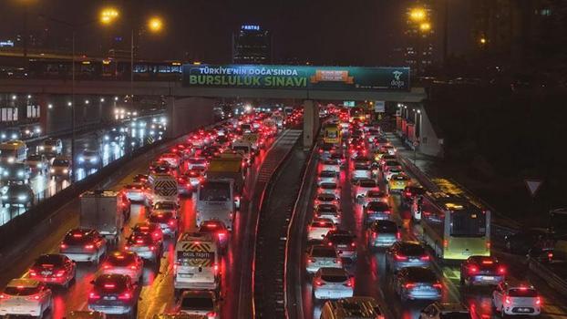 İstanbul'da trafik yoğunluğu yüzde 90'a ulaştı