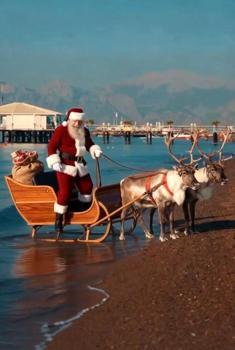 Antalya’da Noel Baba’nın yapay zeka görselleri ve figürlerine ilgi