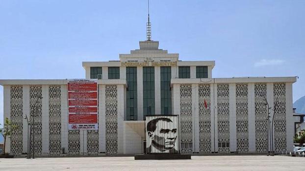 Döşemealtı Belediyesi'ne 'yolsuzluk' operasyonu; 10 gözaltı