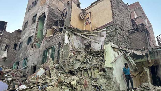Mısır'da 5 katlı bina çöktü: 8 ölü