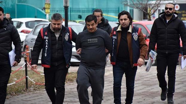 Ağabeyini bıçaklayarak öldüren şüpheli adliyede