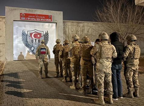 Iğdır’da jandarmadan 2 ayrı uyuşturucu operasyonu 21 gözaltı