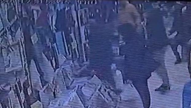 Kendisini cezaevine götürmek için gelen polisleri görünce bayıldı