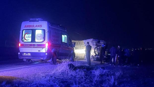 Diyarbakır’da işçi servisi minibüsü devrildi: 16 yaralı