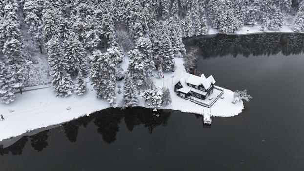 Gölcük Tabiat Parkı beyaz örtüyle kaplandı
