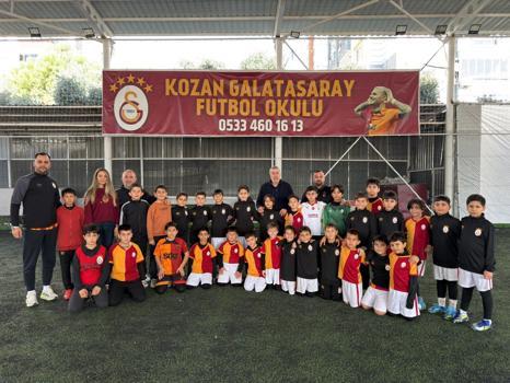 Samet Aybaba’dan Kozan Galatasaray Futbol Okulu’na ziyaret etti