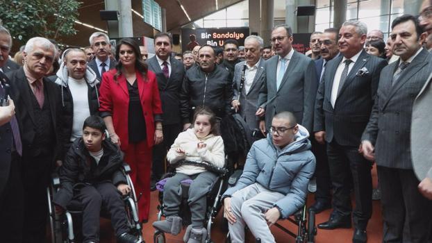 İstanbul - 134 engelli öğrenciye akülü sandalye hediye edildi