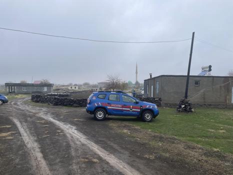 Tartıştığı eşi ve oğlunu öldürdü