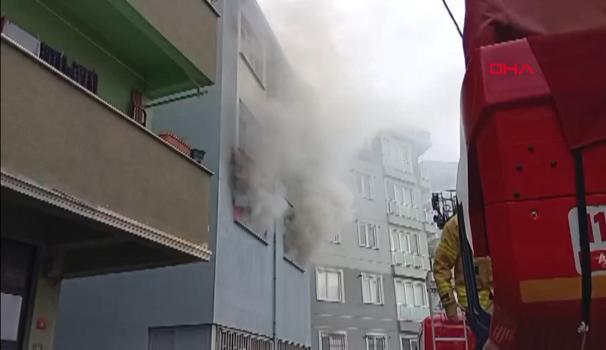 Çekmeköy'de 3 katlı binada yangın