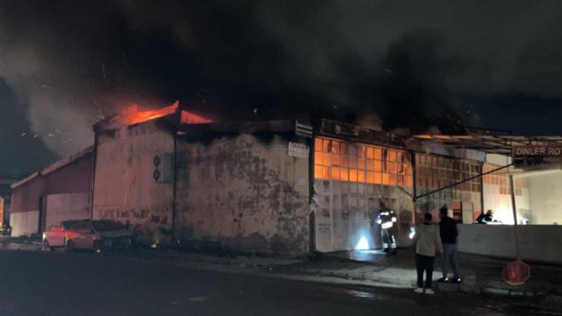 Hatay'da oto tamirhanesinde çıkan yangın, 3 iş yerine  sıçradı