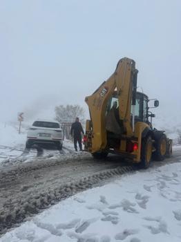 Gercüş’te kardan kapanan 5 köy yolu ulaşıma açıldı