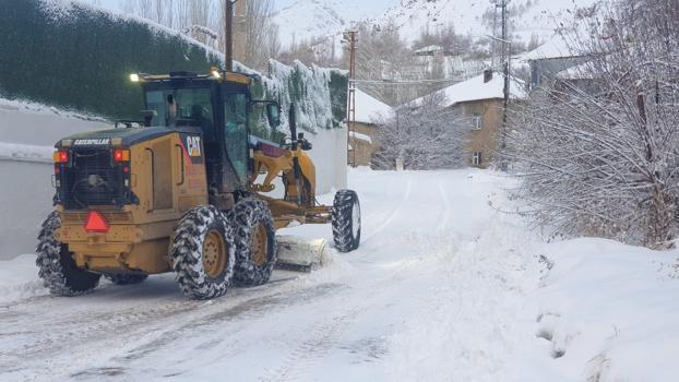Van'da 569 yerleşim yeri ulaşıma kapandı (2)
