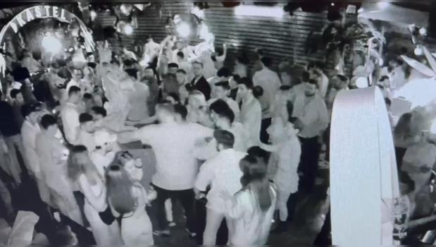 İstanbul - Beyoğlu’nda eğlence mekanında sarkıntılık iddiası; kafa attı cam bardakla yaraladı