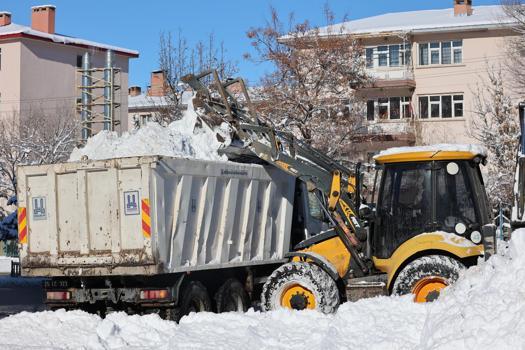 Doğu’da 2 bin 326 yerleşim biriminin yolu kapandı (2)