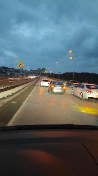 İstanbul- Arnavutköy’de düğün konvoyu ile trafiği yavaşlatıp havaya ateş açtılar