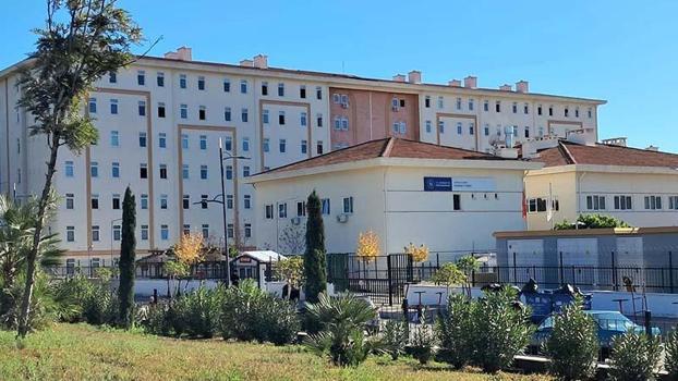 Tartıştığı 3 kişi tarafından bıçaklanan üniversite öğrencisi yaralandı