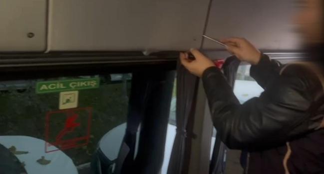 Batman’da minibüste 970 paket kaçak sigara ele geçirildi