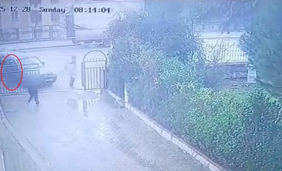 Binmek istediği hafif ticari araca otomobilin çarptığı kazada yaralandı