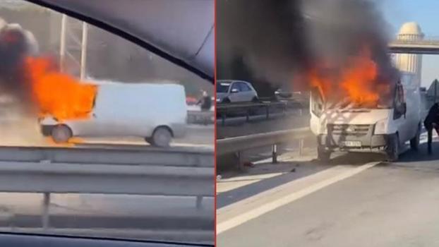 Bağcılar TEM Otoyolu'nda minibüs alev alev yandı