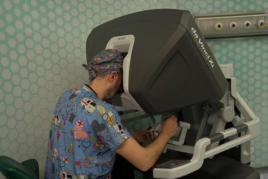 ‘Çocuklarda robotik cerrahi ile yüzde 95 başarı’