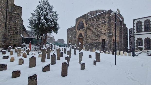 Diyarbakır'da eğitime kar engeli