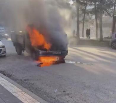 Amasya'da seyir halindeki kamyonet yandı