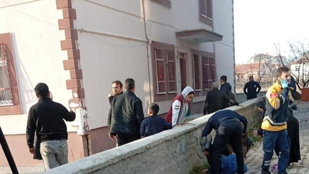 Ankara’da apartman dairesindeki yangında anne ve 3 çocuğu dumandan etkilendi