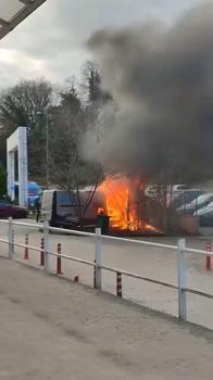 İstanbul - Şile'de hafif ticari araç alev alev yandı