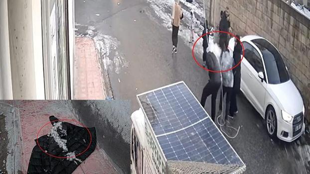 Kopan elektrik teli, üzerine düştüğü kişinin montunu yaktı; o anlar kamerada